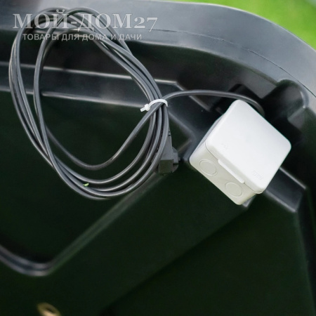 Бак для душа 250 литров с подогревом | Мой-Дом27 | Оснащен электронагревателем 2кВт, обеспечивает быстрый и равномерный нагрев воды в баке.
Нагрев 250 литров с 10 до 40 градусов примерно за 4-4,5 часа.
Устойчивость к солнечному излучению и температурным воздействиям.
В комплектацию входит боковой штуцер для залива воды, индикатор уровня жидкости и душевая лейка.